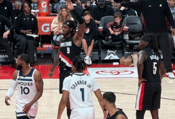 开云体育官方包含里程碑夜！波特兰开拓者绝杀压哨；NBA总决赛国际比赛日刷纪录；媒体盛赞；控场能力受关注的词条